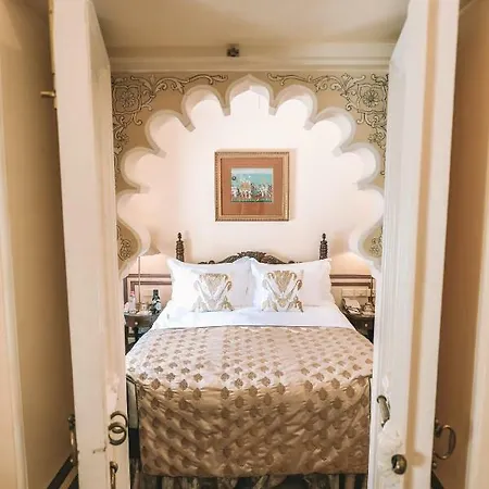 Taj Lake Palace Udaipur Exterior photo